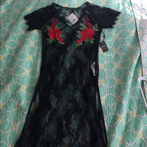 Forever 21 Dresses & Skirts - NWT Forever 21 Lace Dress Embroidered Flowers 🌺